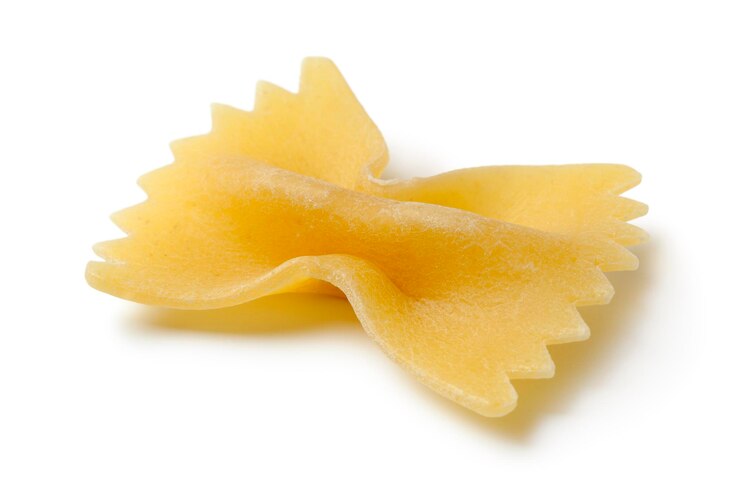 Photo morceau de farfalle italienne traditionnelle