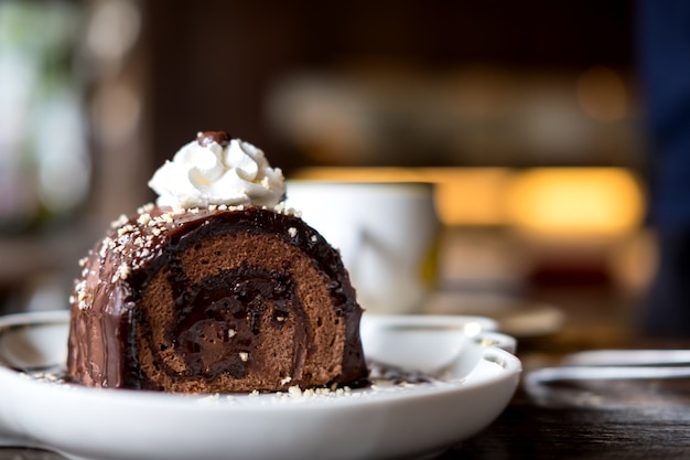 Un morceau de gâteau au chocolat