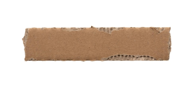 Un morceau de papier en carton brun isolé sur fond blanc