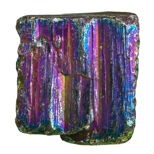 Morceau de pierre minérale de pyrite arc-en-ciel