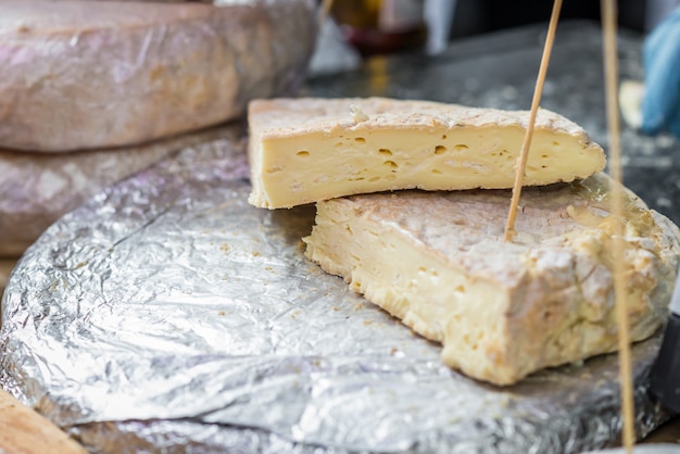 Morceaux de fromage français