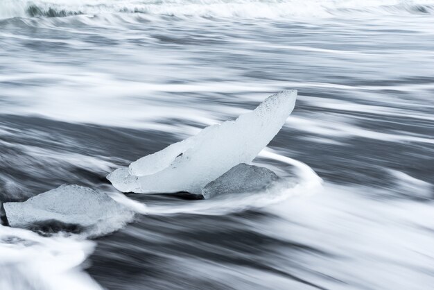 Morceaux de glace brisés d&#39;un glacier sur Diamond Beach