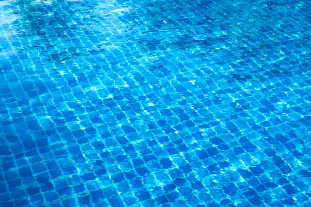 Photo mosaïque abstraite bleue au fond de la piscine, fond.