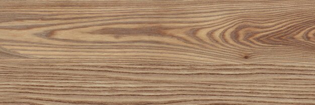 Mosaïque en bois abstraite faite de différentes nuances de carreaux de bois disposés dans un motif géométrique pour créer une texture artistique moderne arrière-plan en bois