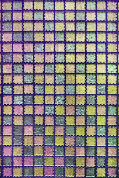 Mosaïque originale faite de carreaux de verre de couleur mate La texture et le motif du verre