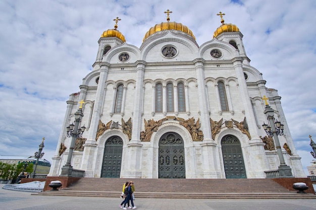 Moscou 8 mai 2023 façade Cathédrale du Christ Sauveur à Moscou contre ciel nuageux
