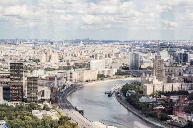 Moscou, la maison blanche sur la rivière