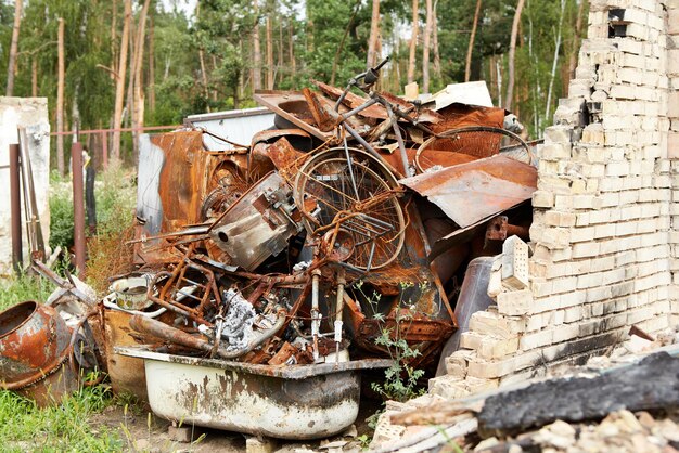 Moshchun Ukraine 25 août 2022 Pendant plus d'un mois, il y a eu des batailles entre les forces d'occupation ukrainiennes et russes à proximité du village de Moshun dans la région de Kiev