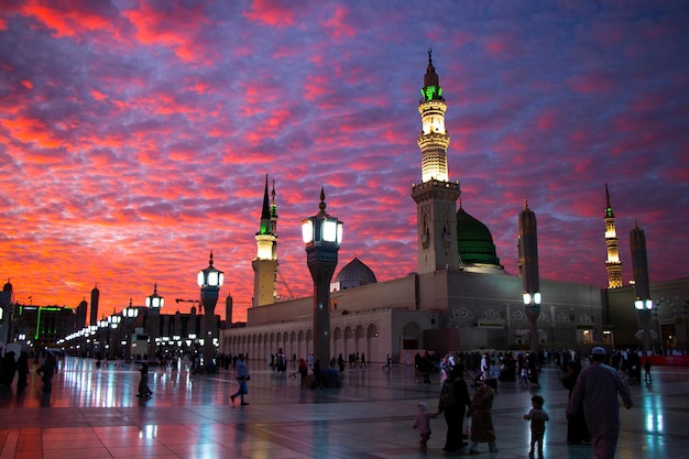 Mosquée Al Masjid an Nabawi magnifique coucher de soleil nuageux Médine Arabie Saoudite 6 jan 2020