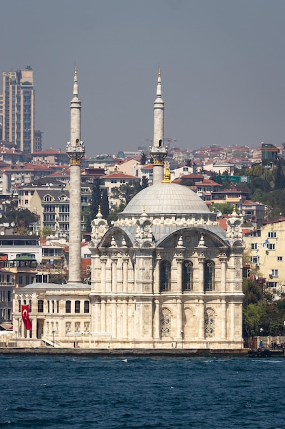 Mosquée Buyuk Mecidiye à Istanbul Turquie