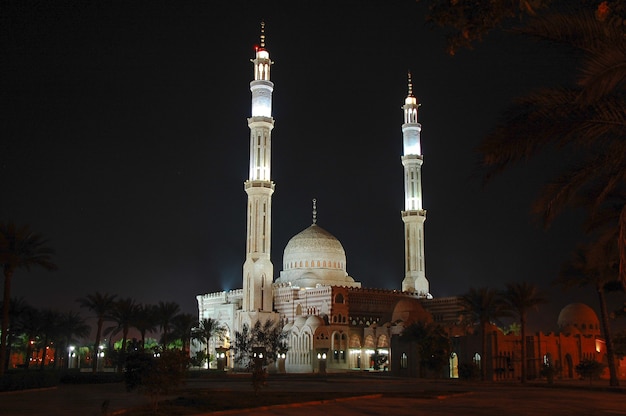 Mosquée en Egypte la nuit.