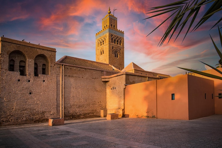 Photo mosquée de la koutoubia à marrakechmaroc belle lumière du soleil au coucher du soleil