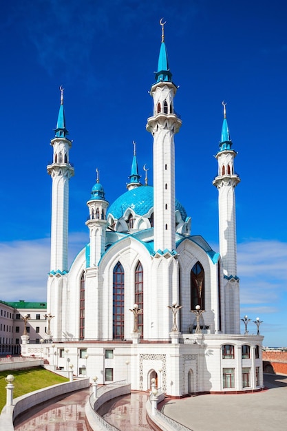 La mosquée Kul Sharif est l'une des plus grandes mosquées de Russie. La mosquée Kul Sharif est située dans la ville de Kazan en Russie.