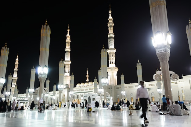 Photo mosquée de médine la nuit