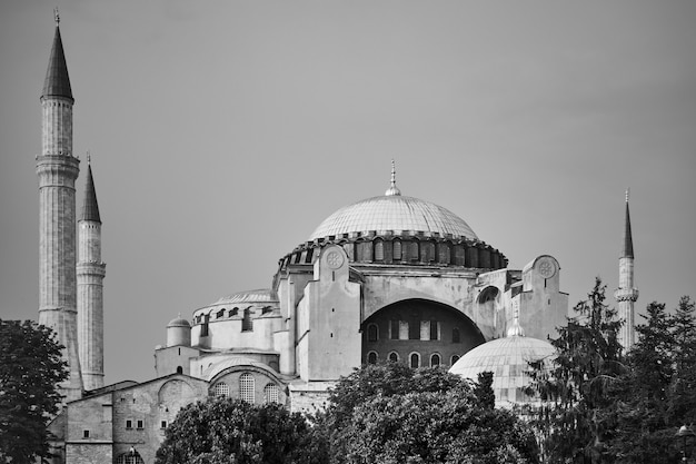 La mosquée Sainte-Sophie à Istanbul, Turquie. Photographie noir et blanc
