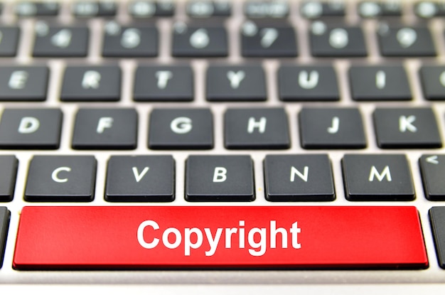 Mot de copyright sur la barre d'espace d'ordinateur