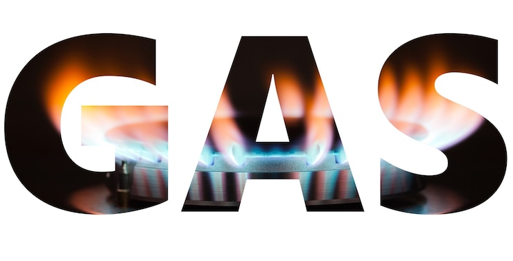 Photo mot de gaz avec fond de flamme de brûleur isolé sur blanc