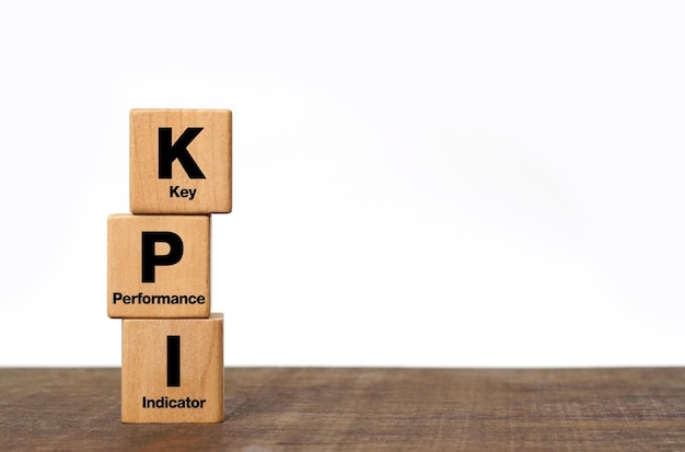 Mot KPI écrit en blocs de boisIndicateur de performance clé