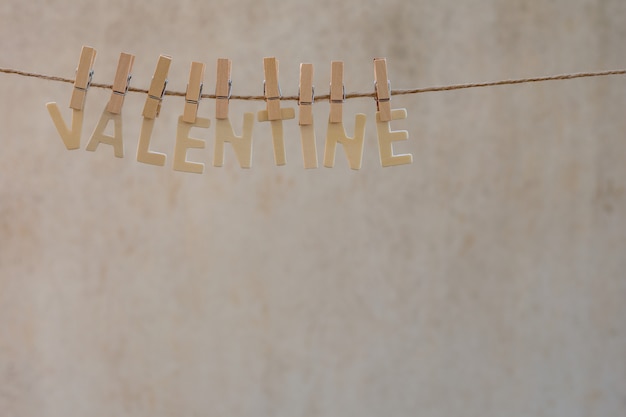 Mot de la Saint-Valentin sur la corde à linge