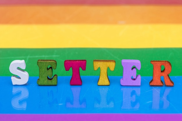 Mot de setter de lettres multicolores qui signifie sept