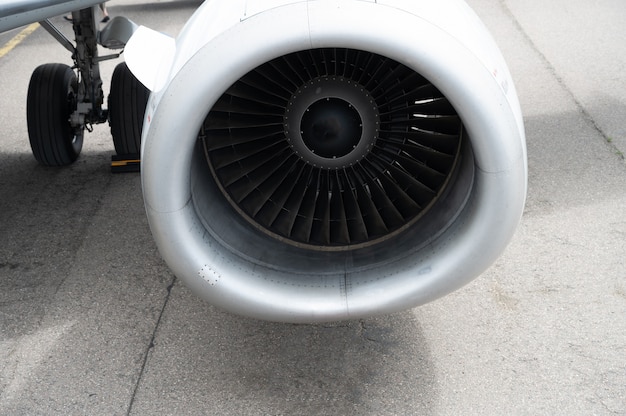 Photo moteur d'aviation de plan rapproché de turbine d'avion