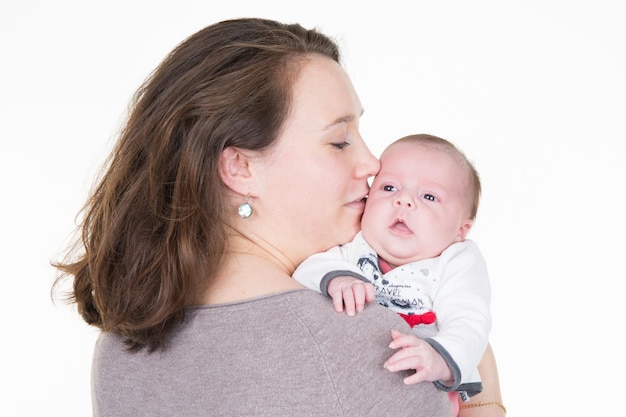 Mother Holding Newborn Baby sur son épaule