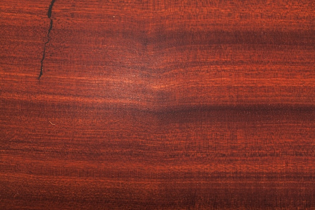 Motif de bois rouge de la surface