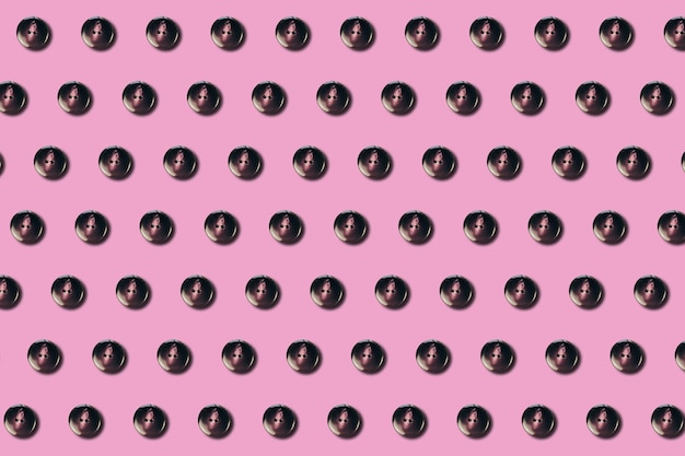 Motif de boutons de couture sur fond rose dans un style plat. Concept pour la mode, le design, la présentation, les bannières ou le web. Vue de dessus. Fermer