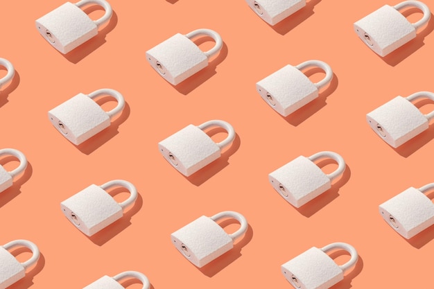 Motif de cadenas sur fond corail tendance. Concept minimal de protection et de sécurité.