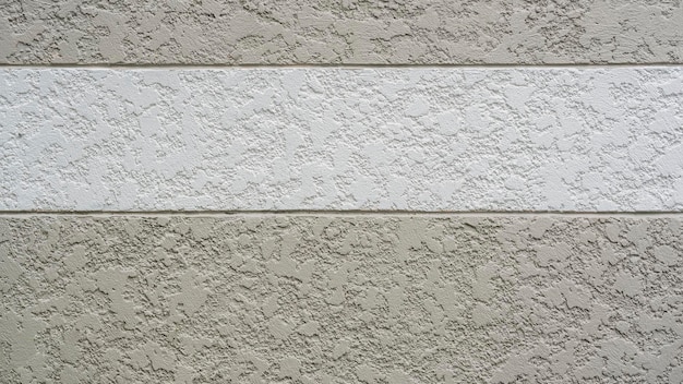 Motif de lignes horizontales blanches sur la surface de texture de rugosité décorative du mur de béton gris