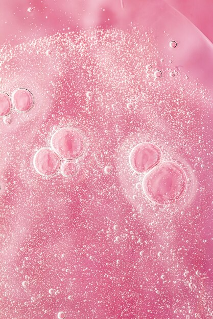 Motif de tourbillon d'éclaboussures de peinture de fond liquide rose abstrait et gouttes d'eau gel de beauté et texture cosmétique art magique contemporain et science comme design flatlay de luxe