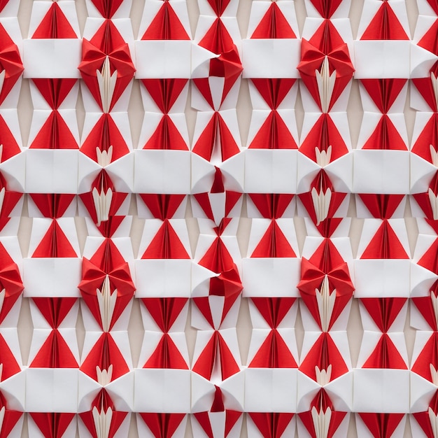 Photo des motifs d'origami abstraits sans couture en papier rouge et blanc brillant