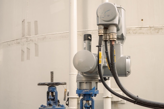 Motoriser la vanne de la pompe à eau de service sur le projet de centrale électrique