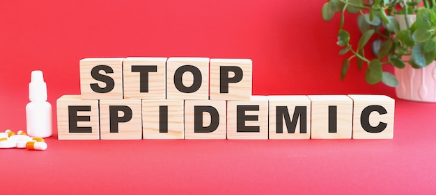 Mots STOP EPIDEMIC en cubes en bois