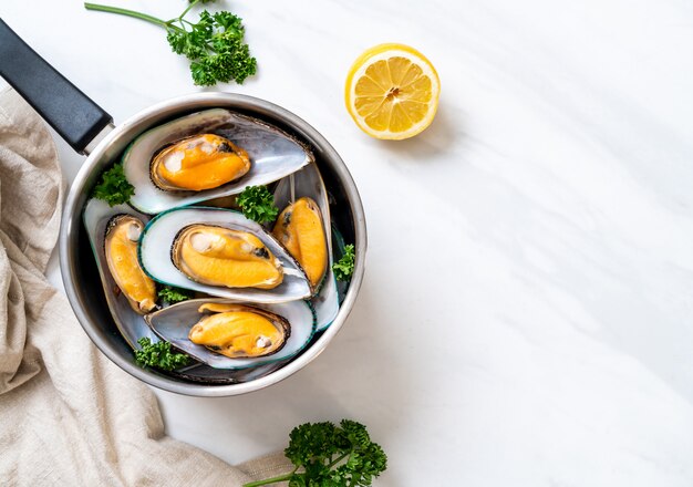 moules au citron et au persil