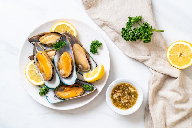 moules au citron et au persil