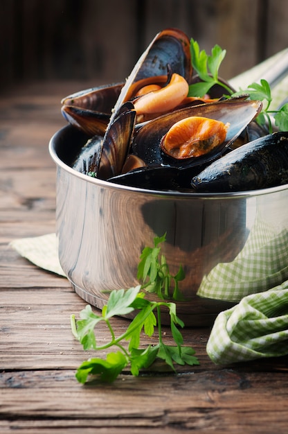 Moules Cuites à L'ail Et Au Persil