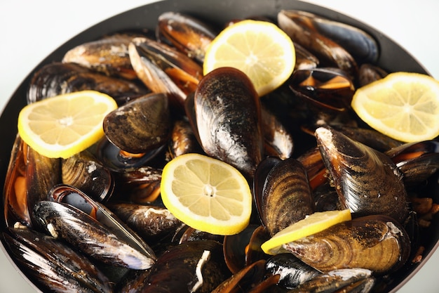 Moules frites à l'espagnole et citron