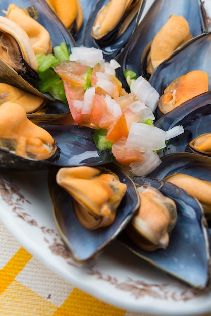 Moules et légumes cuits