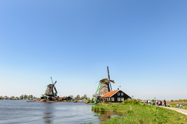 Moulins à vent hollandais traditionnels à Zaanse Schans, Pays-Bas