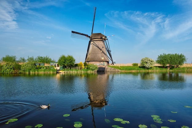 Moulins à vent à Kinderdijk en Hollande. Pays-Bas