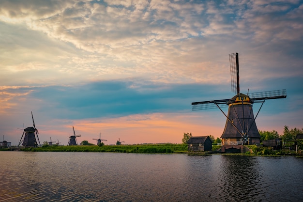 Moulins à vent à Kinderdijk en Hollande Pays-Bas