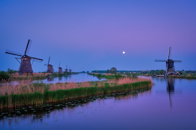 Moulins à vent à kinderdijk en Hollande Pays-Bas