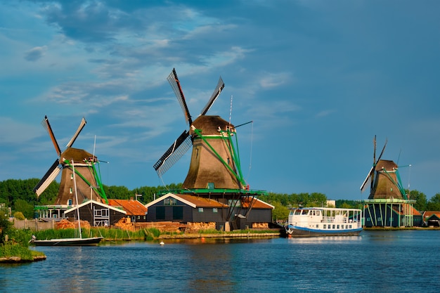 Moulins à vent à Zaanse Schans en Hollande. Zaandam, Nether