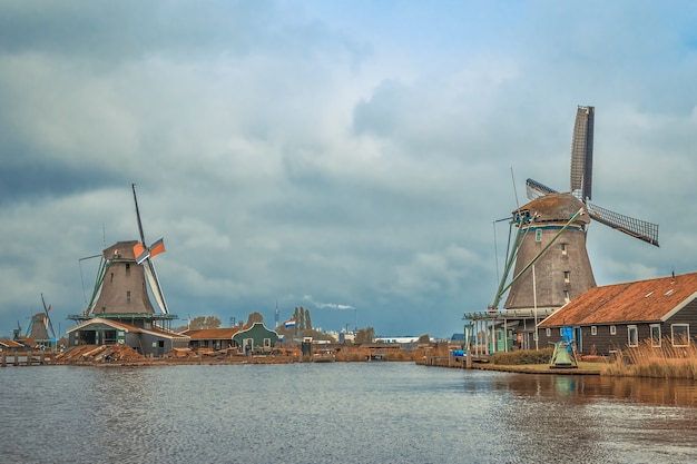 Moulins à vent de Zaanse Schans village calme aux Pays-Bas