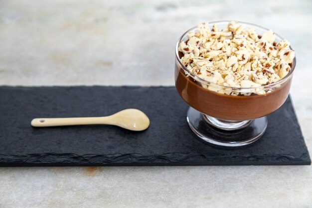 Mousse Au Chocolat Au Lait Avec Copeaux De Chocolat.