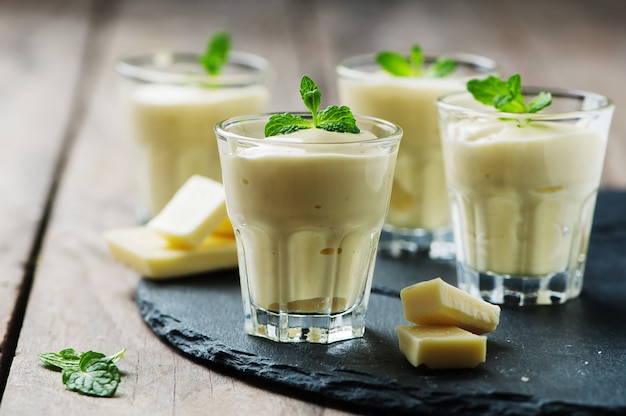 Mousse au chocolat blanc et menthe