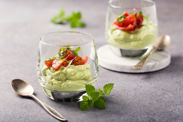 Mousse d&#39;avocat vert frais