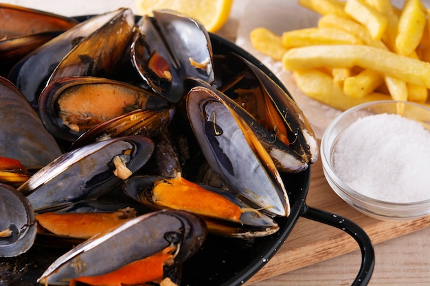 Moussels et frites ou molues-frites