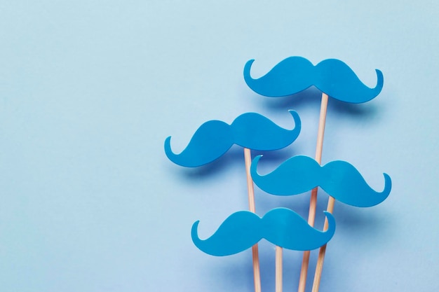 Moustache bleue sur fond bleu Mois de sensibilisation au cancer de la prostate